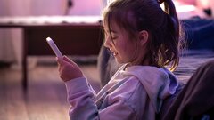 В Минпросвещения назвали нормы по использованию гаджетов детьми