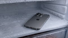Из-за рекордной жары европейцев призвали не класть смартфоны в холодильник
