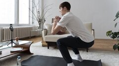 Следить за игрой и тренироваться самому: какие спортивные приложения скачать летом