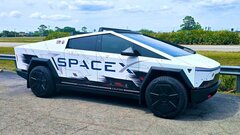 NASA заменило военные машины для эвакуации астронавтов на Cybertruck