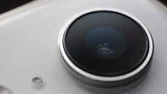 СМИ: китайские автомобили ломают камеры смартфонов в России