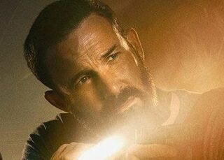 Бен Аффлек и Мэтт Дэймон поздравляют с праздниками и показывают ролик фильма 