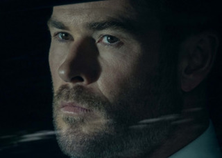 Крис Хемсворт и Холли Берри занимаются грабежом в трейлере фильма 