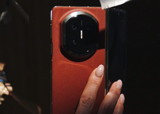 В России стартовал приём предзаказов на новый складной смартфон HUAWEI Mate X7 и наушники HUAWEI FreeClip 2