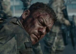 Джек Ричер против инопланетного робота: Обзор фильма «Военная машина» от Netflix