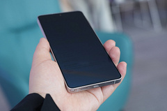 Экран Samsung Galaxy S26 Ultra в режиме Maximum Privacy Mode похож на выключенный