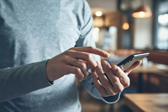 Мобильный интернет в России в 2025 году ускорился на 14%, «МегаФон» и МТС стали лидерами по скорости