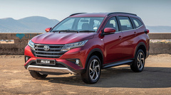 Большой семиместный кроссовер Toyota с расходом 6 л на 100 км — гораздо дешевле аналогов из Китая. В России подешевели Toyota Rush