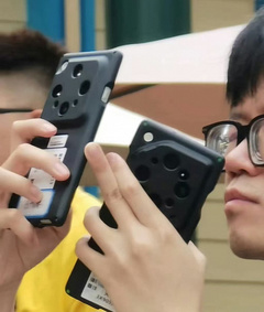 Две 200-мегапиксельные камеры, 7300 мАч и Snapdragon 8 Elite Gen 5. Фотофлагман  Oppo Find X9 Ultra показали вживую