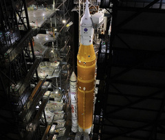 Луна подождёт. Ракету SLS и корабль Orion вернули в сборочный цех для устранения проблем