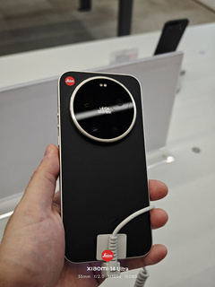 Xiaomi 17 Ultra Leica Edition превратился в Leica LeitzPhone: продажи стартуют уже 28 февраля, новинку показали вживую