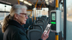 В автобусе по QR-коду: в России запускают подтверждение льгот в городском транспорте через национальный мессенджер Max