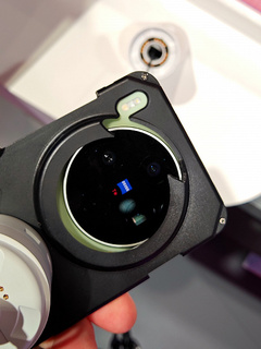 Vivo X300 Max с камерой Zeiss впервые показали вживую