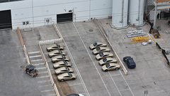 Tesla пускает в роботакси детей: возраст снизили до 8 лет