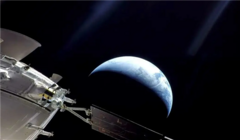 Редкие кадры: космический корабль Orion, который направился к Луне, показал Землю в форме полумесяца