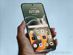 Motorola готовит необычные смартфоны с текстурой под кожу и дерево