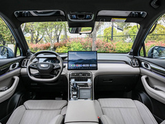 Geely Atlas впервые получил автопилот. В Китае представлен Boyue L Little Blue Light Edition за 120 тыс. юаней (1,4 млн рублей)