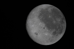 NASA показало новый кадр Луны, который нельзя было бы получить с Земли: на одном снимке и видимая сторона, и обратная сторона спутника Земли
