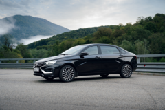 Продажи технологичного российского седана Lada Aura пошли вверх: модель заняла уже 10% сегмента