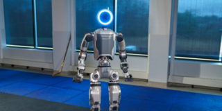 Boston Dynamics представила новое поколение робота Atlas. Теперь у него светящаяся голова