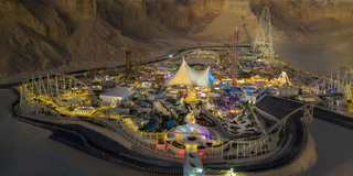 В Саудовской Аравии открылся парк с самыми экстремальными американскими горками в мире