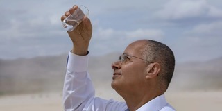 Нобелевский лауреат создал устройство, которое способно добывать воду из воздуха