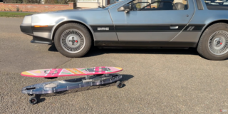 Изобретатель попытался создать ховерборд из «Назад в будущее», а получилась «парящая» доска