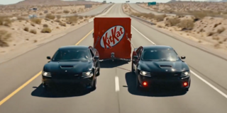 Кража 12 тонн батончиков KitKat стала новым мемом в стиле «мы тут ни при&nbsp;чём»