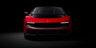 Ferrari показала свой первый электрокар —&nbsp;его помог создать бывший главный дизайнер Apple Джони&nbsp;Айв