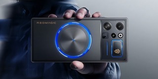 ZTE выпустила монструозный игровой смартфон с&nbsp;батареей на 8&nbsp;400 мА⋅ч и&nbsp;экраном с&nbsp;частотой 185&nbsp;Гц