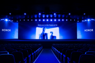 HONOR показал прототип смартфона с подвижной камерой