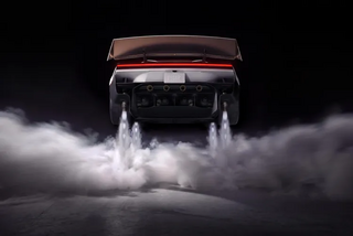 Электромобиль Roadster от Tesla продемонстрировал полёт и езду вверх колёсами