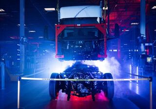 Ёмкость батареи грузовика Tesla Semi приближается к 900 кВт·ч