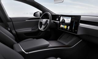 Обновление FSD освободит водителей Tesla от напоминаний о необходимости держать руки на руле