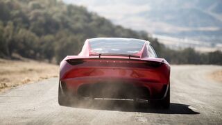 Tesla обещает разработать систему очистки бортовых камер для своих электромобилей