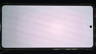 Ряд владельцев Galaxy S26 Ultra пожаловался на появление красноватого пятна по центру экрана