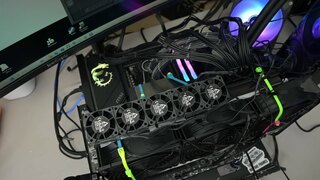 Энтузиаст подсоединил к RTX 3080 одиннадцать вентиляторов и добился заметного снижения температуры