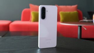Samsung начала обновлять Galaxy A37 раз в квартал через четыре месяца после старта продаж