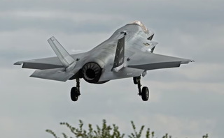 ВМС Италии устроят гонки истребителя F-35B против автомобиля Ferrari SF90