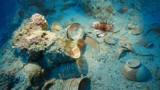Археологи извлекли из глубин Средиземного моря посуду возрастом 2100 лет