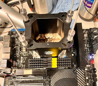 На частоте 5,15 ГГц AMD Ryzen Threadripper PRO 5995WX обновил абсолютный рекорд Cinebench R23