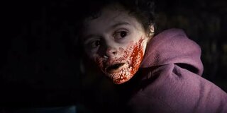 Мишель Монахэн пытается обеспечить безопасность своего ребенка вампира в трейлере фильма "Кровь"