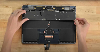 Новейший 15-дюймовый Apple MacBook Air M2 не получил вентилятор в системе охлаждения