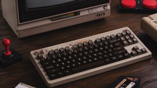 Выпущена ретро-клавиатура Retro Mechanical Keyboard C64 Edition с дизайном в духе Commodore 64