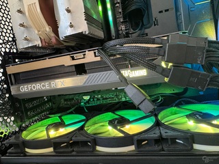 GeForce RTX 5090 демонстрирует падение производительности на 5% при работе с тремя 8-контактными кабелями питания