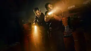 В Netflix состоялась премьера криминального триллера "Лакомый кусок" с Беном Аффлеком и Мэттом Дэймоном