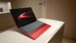 HP и Ferrari анонсировали лимитированный ноутбук HP Scuderia Ferrari AI PC с прозрачной нижней панелью
