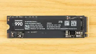 Компания Samsung представила безбуферный твердотельный накопитель серии 990 на базе памяти QLC