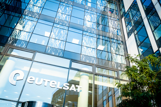 Eutelsat потеряет €10–15 млн после отказа работать с клиентами из России и Ирана в связи с санкциями Евросоюза 