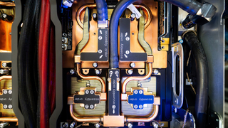 Попутного ветра: AWS резко сократила развёртывание СЖО для Trainium3, решив обойтись преимущественно воздушным охлаждением